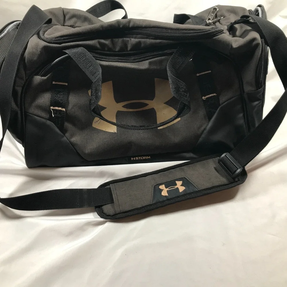 Under Armour‎ Storm Black Duffle Bag Shoulder Strap Handles Zip Close 18